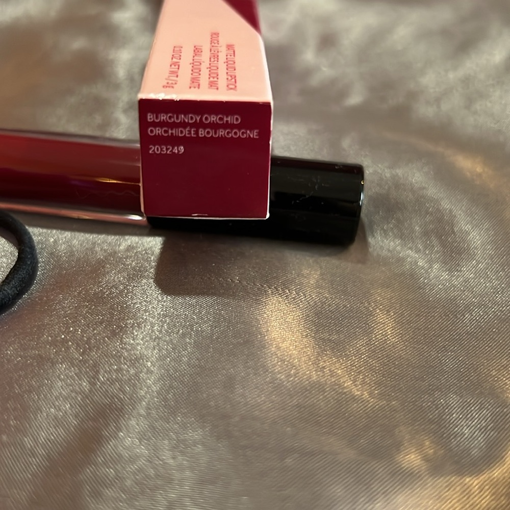 Mary Kay Matte Liquid Lipstick
💄 - Burgundy Orchid
LIMITED EDITION - Picture 2 of 2